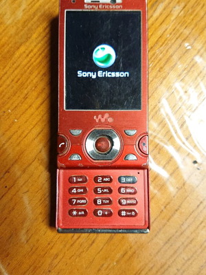 Sony Ericsson W995 red used phone with camera and memory card