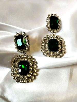 Glamour earrings with emerald green stone and strass new