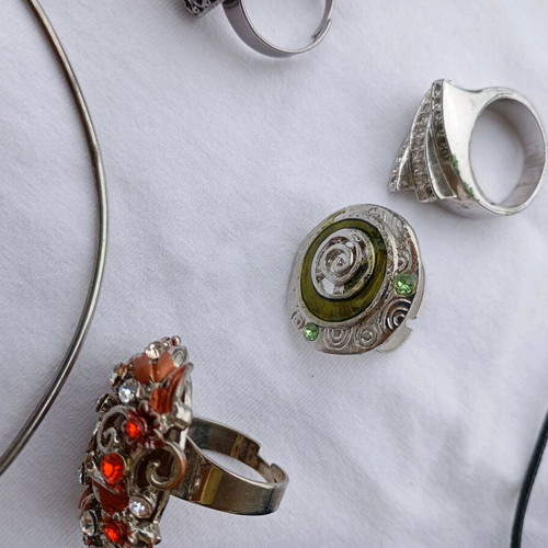 Jewelry like new, assorted gold and silver colors