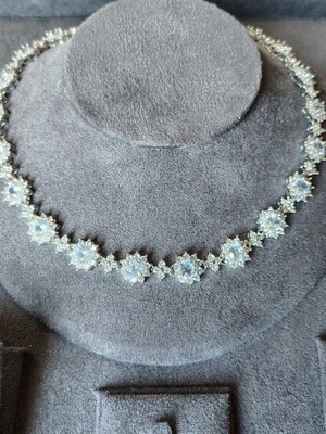Necklace silver plated with zircon stones like new, white and silver