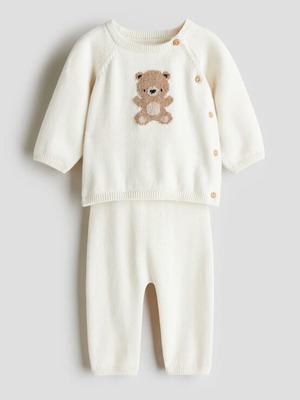 Baby knitted set 1-2 months like new