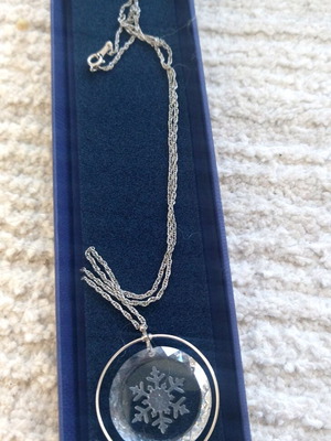 Snowflake design necklace jewelry new
