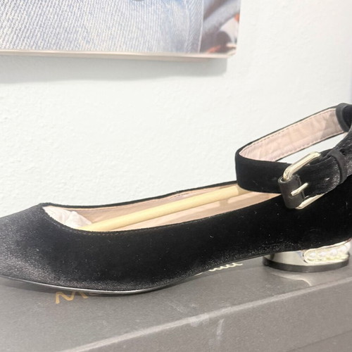 Massimo Dutti ballerinas new, size 37, black velvet with pearl heel