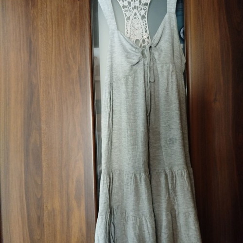 Dress with lace back and beads, like new, size M, grey