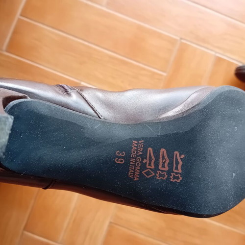 Leather women's boots size 39 brown like new, 9 cm heel