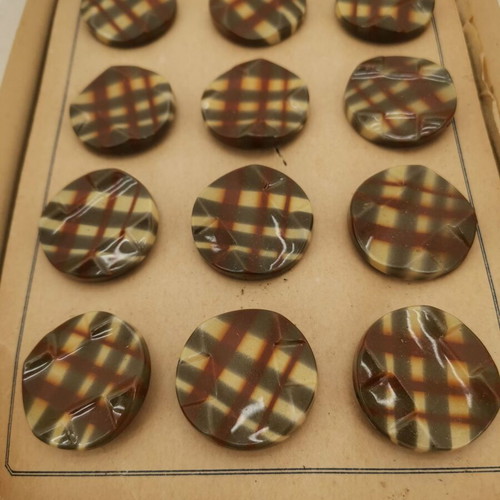 Brown vintage 1960s celluloid buttons used, 3 cm, per piece