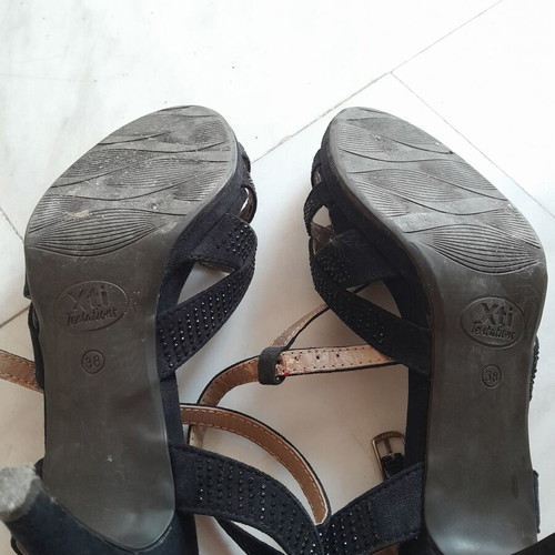 Xti Tentations Sandals No 38 used, black