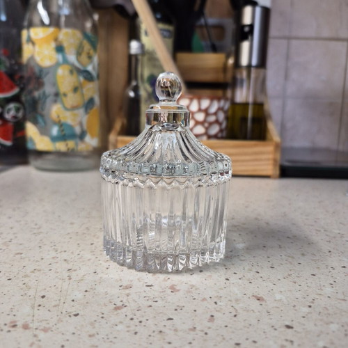 Set of 2 glass decorative jars with lid, like new