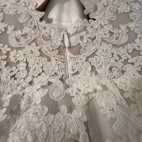 Wedding dress with veil like new, French lace, size S