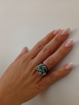 Ring like new black plastic rose shape