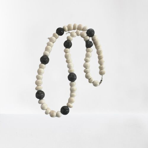 Necklace with semi-precious stones white coral and black nephrite new