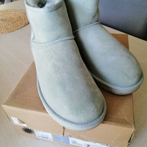 Ugg boots size 38 like new