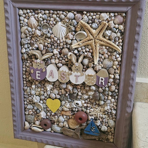 Easter-themed shell frame like new