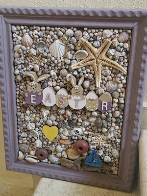 Easter-themed shell frame like new