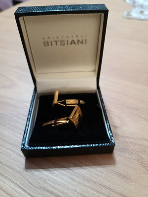 Bitsiani gold cufflinks like new