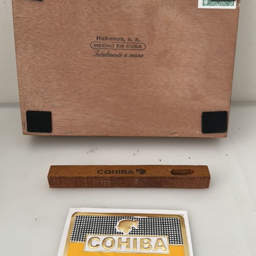 Cohiba Havana’s cigar box like new with glass lid collectible