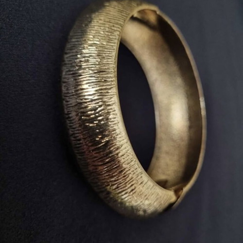 Metal bracelet in gold color like new