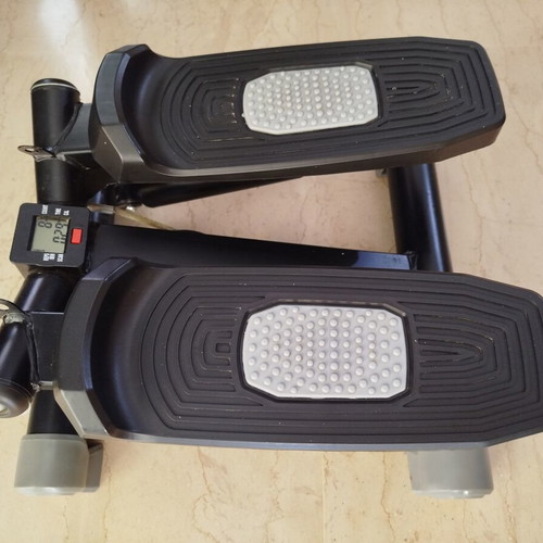 Mini Stepper with resistance bands and jump rope, like new