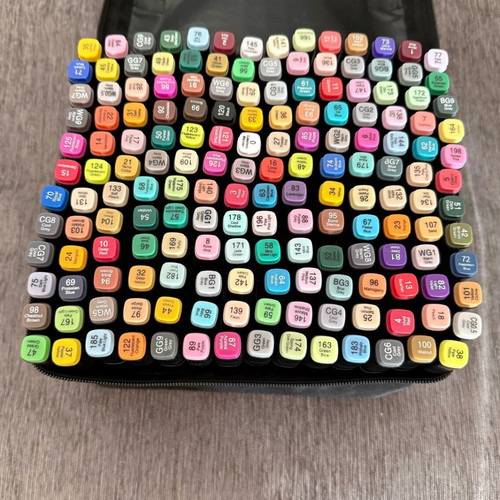 Marker set with 168 dual-tip markers like new