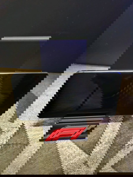F1 βάση κινητού