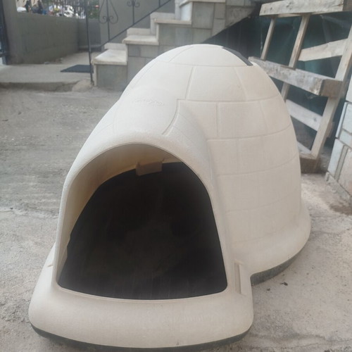 Dog House used, 65x90cm, height 40cm, white and black, durable with good insulation