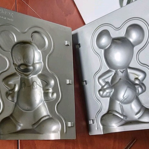 Mickey Mouse cake mold used