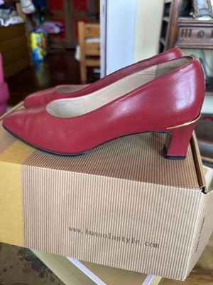 Bally δερμάτινες γόβες καινούργιες, μέγεθος 38, μπορντό με χρυσή λεπτομέρεια