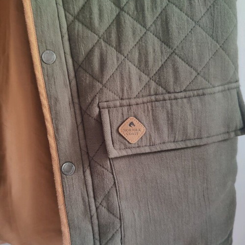 Reserved sleeveless vest 140 cm like new, green