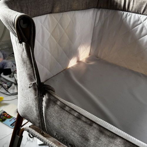 Chipolino Sweet Dreams bedside crib used with mattress and wheels