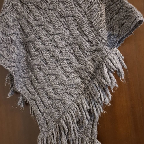Rinascimento cape size M-L, like new, gray, warm winter poncho with fringes