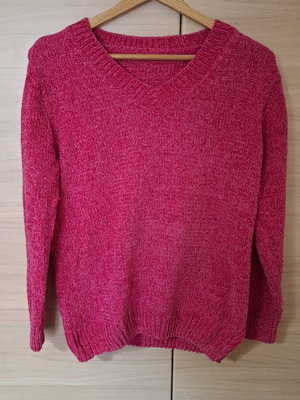 Women's fuchsia sweater one size like new