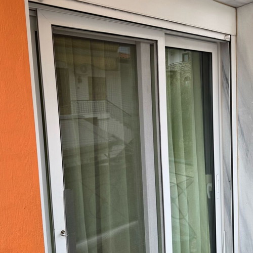 Aluminum window frames, set of 4 with screens