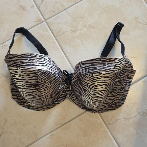 Zebra Print Bikini Top 85F AVA like new with underwire support