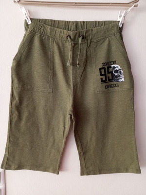 Defacto boys' shorts khaki with skull print, like new, size 12-13 years