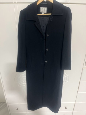 Long black coat like new with slim fit