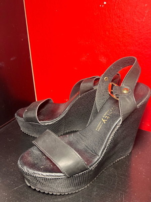 Celebrity black platform shoes used, size 39, 12cm heel
