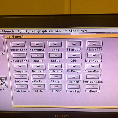 Amiga 1200 complete set like new with 200MB hard drive and accessories