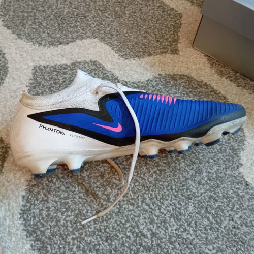 Nike Phantom 6 Pro football shoes like new, sizes 44-44.5, white and blue