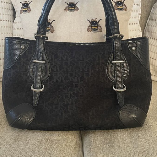 DKNY handbag black like new, elegant and easy to carry