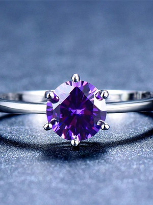 Ring with violet amethyst