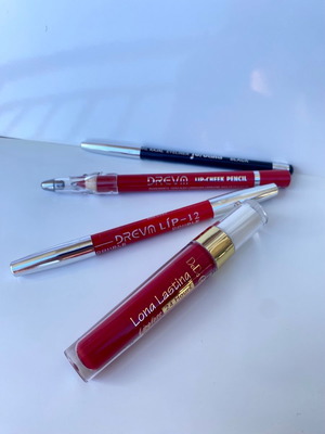 Σετ καλλυντικών καινούργιο με κραγιόν ματ και μολύβια χειλιών-ματιών