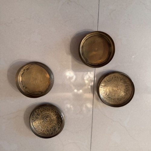 Two small brass boxes like new, diameter 5cm height 2cm