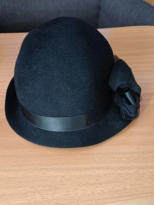 Women's hat new black without tag