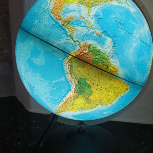 Illuminated Rotating Globe like new, 75 cm circumference, 36 cm height