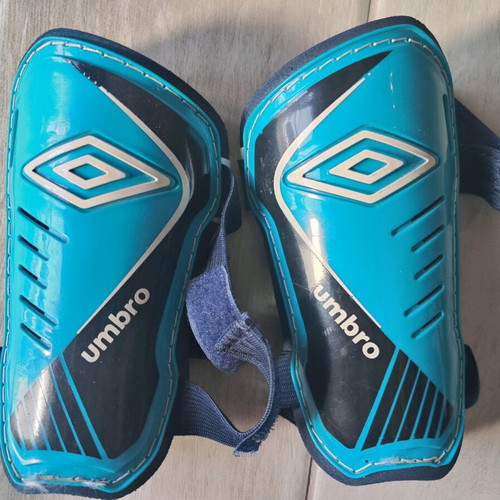 Umbro children's shin guards size XS used
