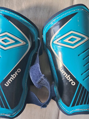 Umbro children's shin guards size XS used