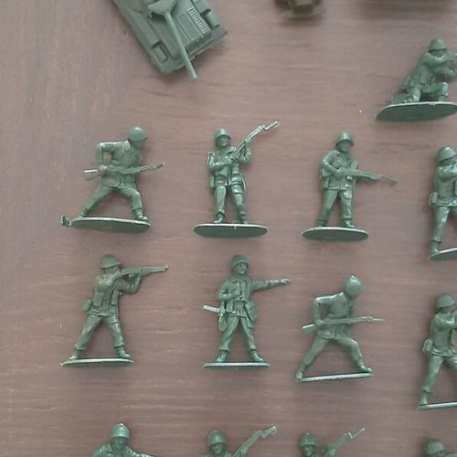 Vintage plastic military figures and vehicles collection, like new