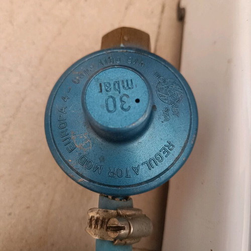 Gas stove used with pressure regulator, simple and useful