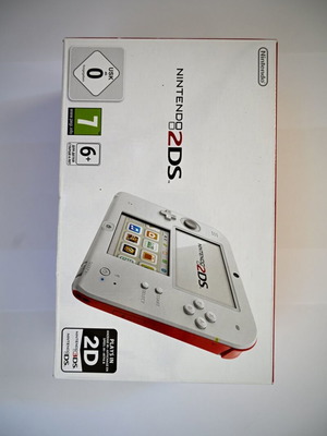 Nintendo 2DS White & Red Edition used, complete set