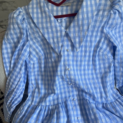 Only vintage dress with puff sleeves and large pointed collar, like new, size S-M, baby blue